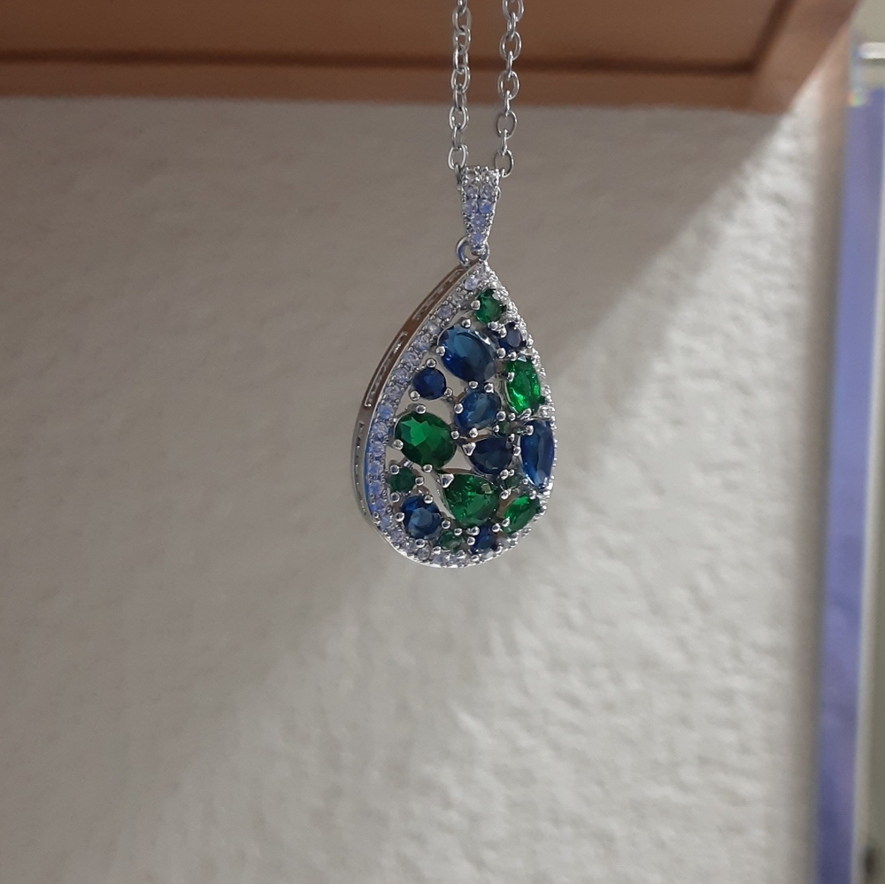 New Exquisite Green And Blue Sapphire Gemstones Teardrop Necklace - Picture 3 of 3